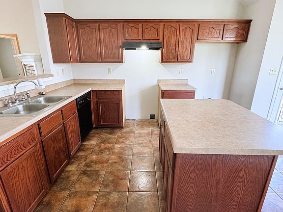 4th image of 6098 Ravenwood Lake Dr E