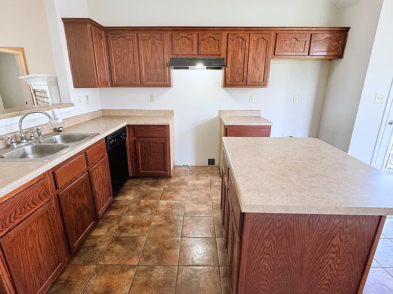 6098 Ravenwood Lake Dr E — Photo 4