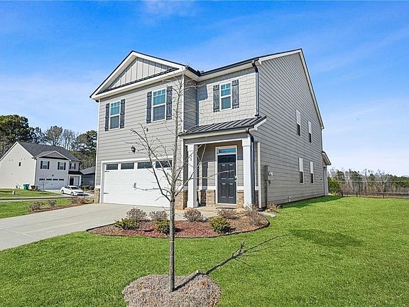 3rd image of 32 Graham Campbell Ln