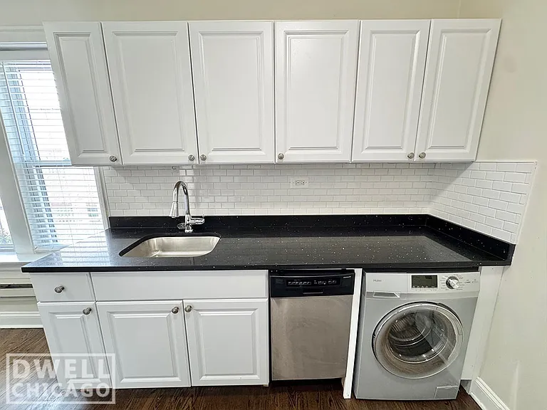 3823 N Greenview Ave #3W — Photo 1
