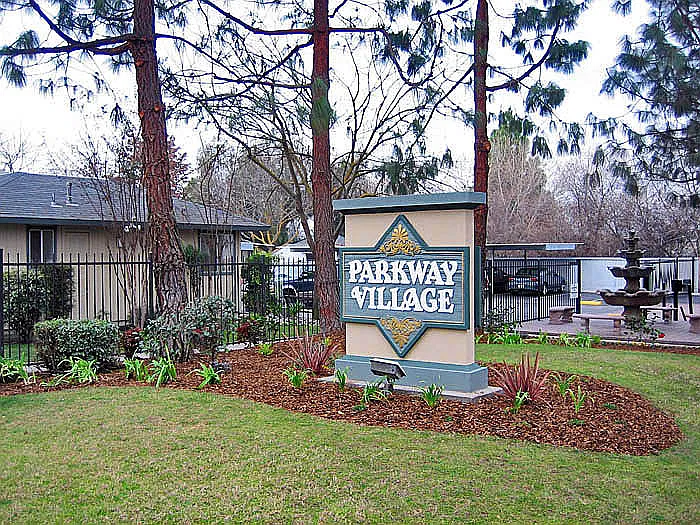 3581 - 3585 N. Parkway Drive