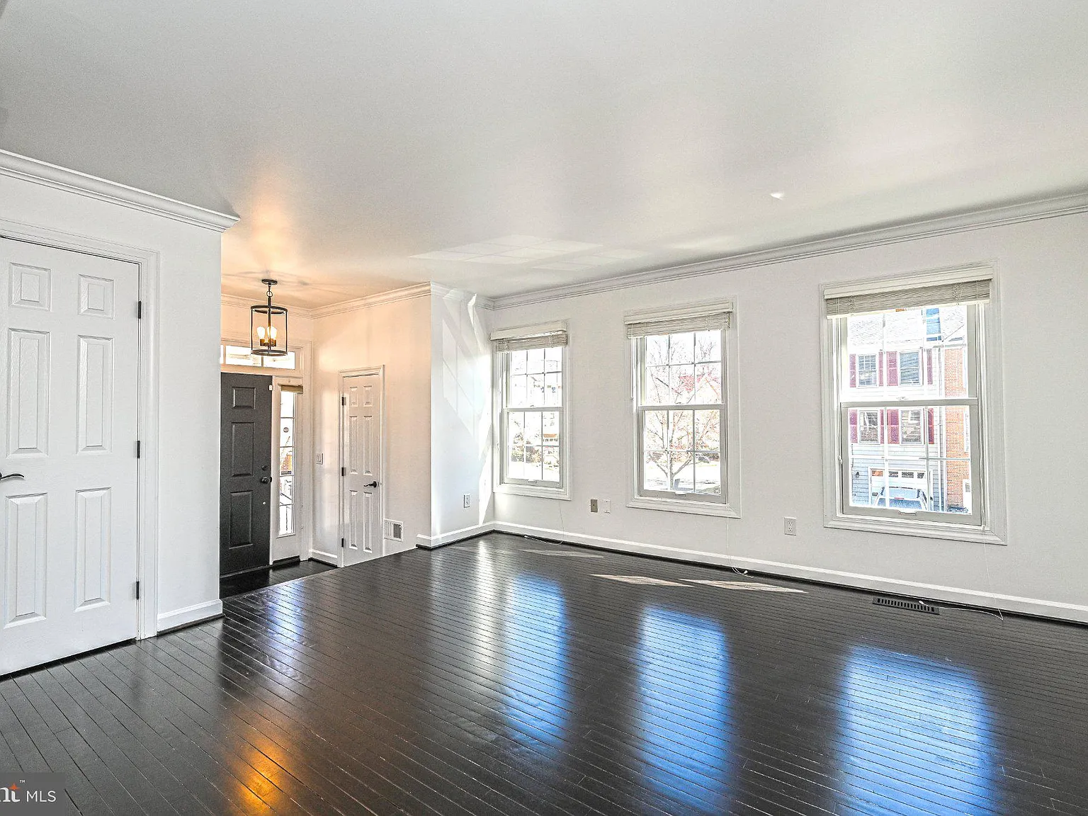 3 bed, 4.0 bath, 2234 sqft, $3,750 — Photo 4