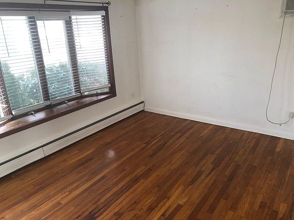2nd image of 123 W Granada Ave
