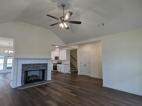 4th image of 7560 Paisley Cir