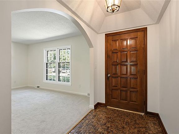 3rd image of 13711 W 69th St