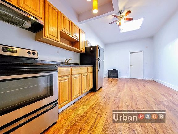 4th image of 826 Halsey St #L3