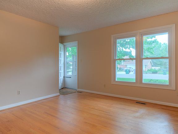 5th image of 1003 Quail Dr