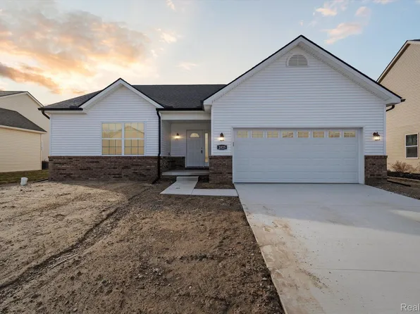 2025 Carson Ln, Monroe, MI 48162