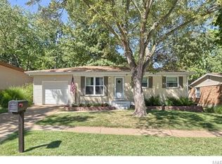 2927 Shores Dr, Saint Louis, MO 63125