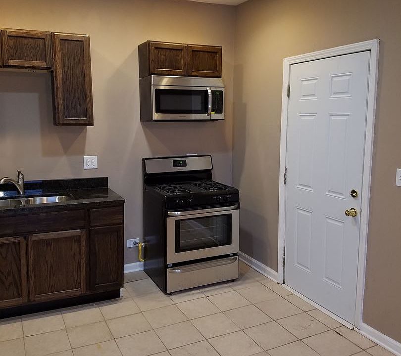 1st image of 226-228 E 55th Pl #2W