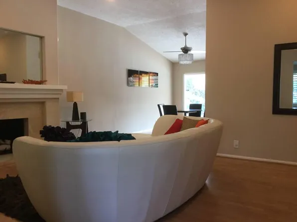 2390 La Granada Dr, Thousand Oaks, CA 91362