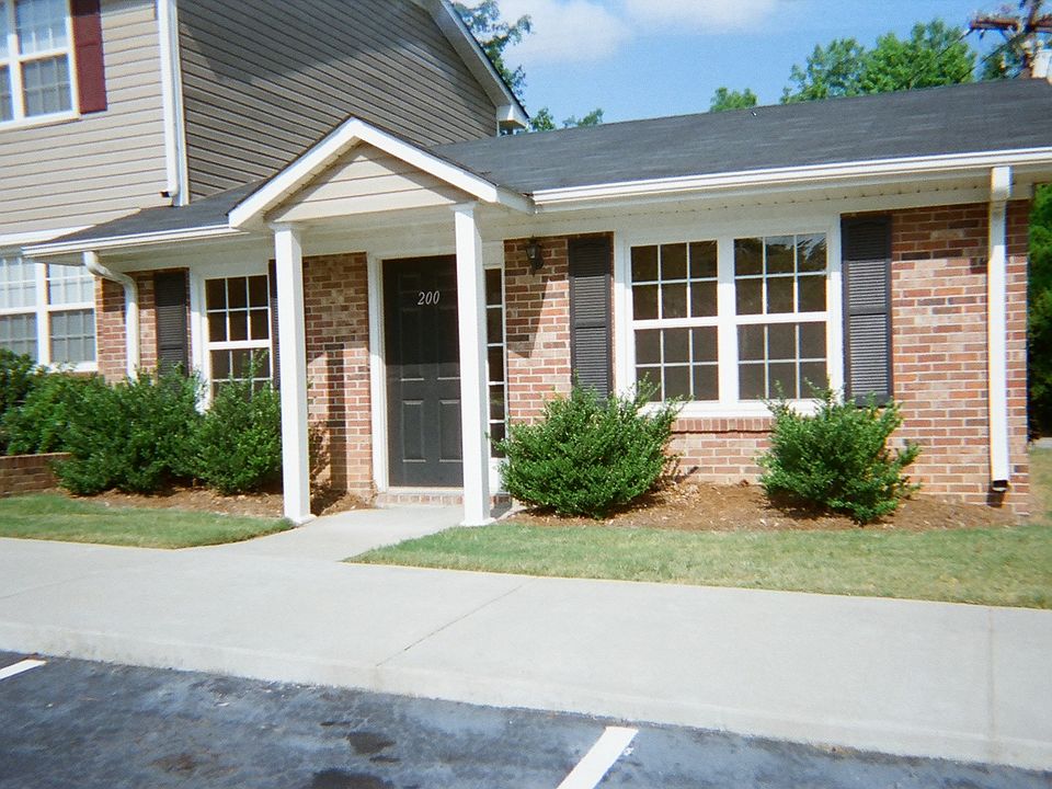 1st image of 200 Emerald Park Ct