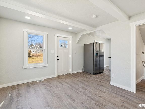 5th image of 2503 Bellevue Ave