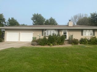 1689 Sweetland Acres Ln, Muscatine, IA 52761