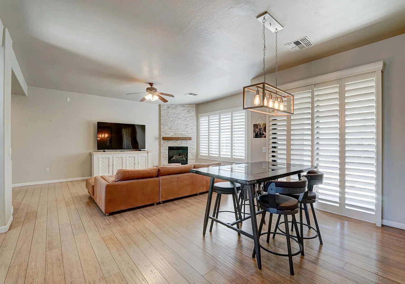 2 bed, 2.0 bath, 1795 sqft, $2,500 — Photo 4