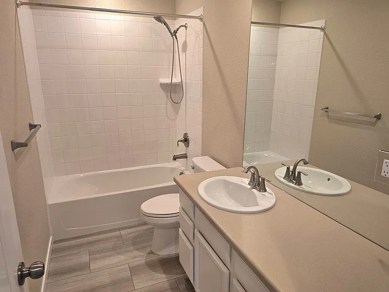 9825 Geneva Creek Ln — Photo 15