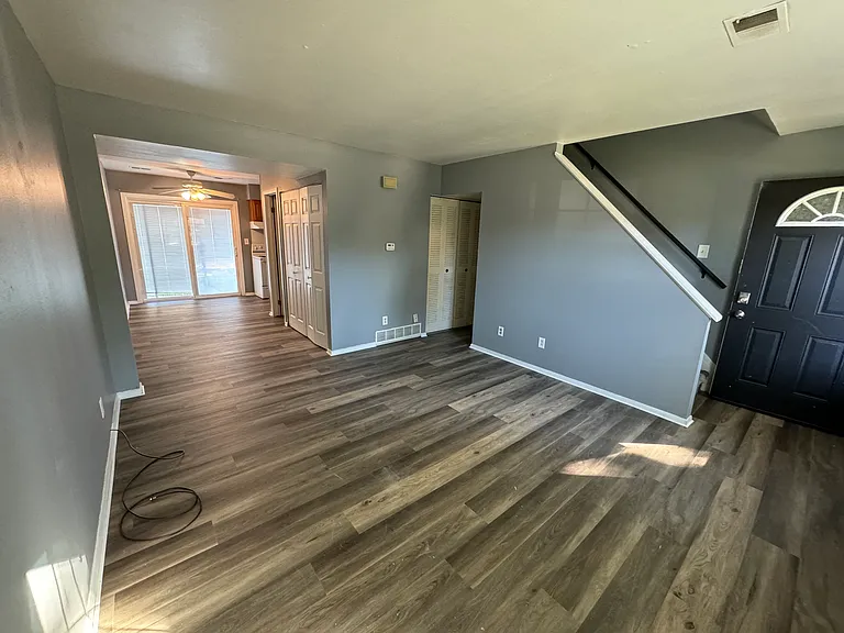 2017 Yorktowne Dr — Photo 2