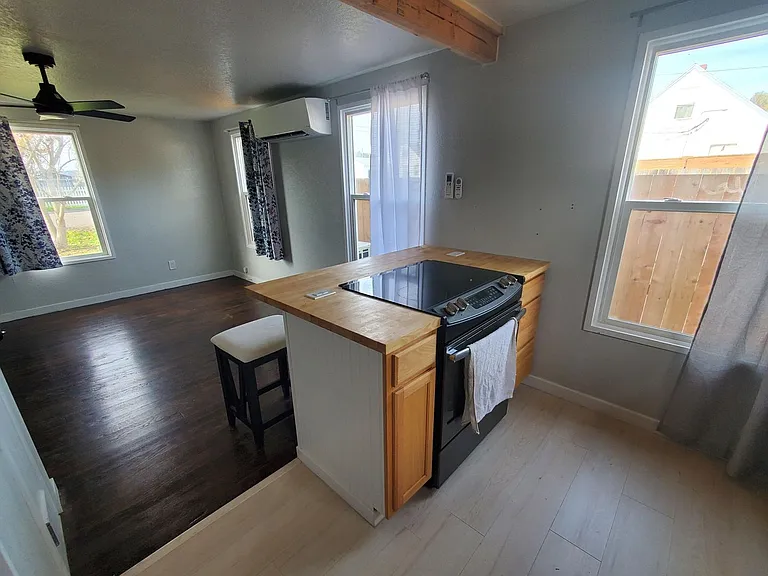 137 NE Flagg St — Photo 7