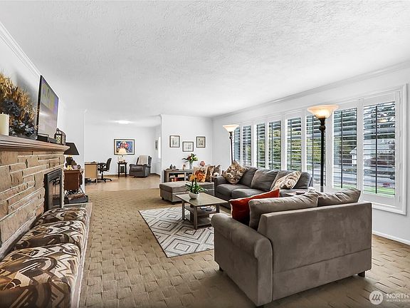 5th image of 8402 57th Avenue E