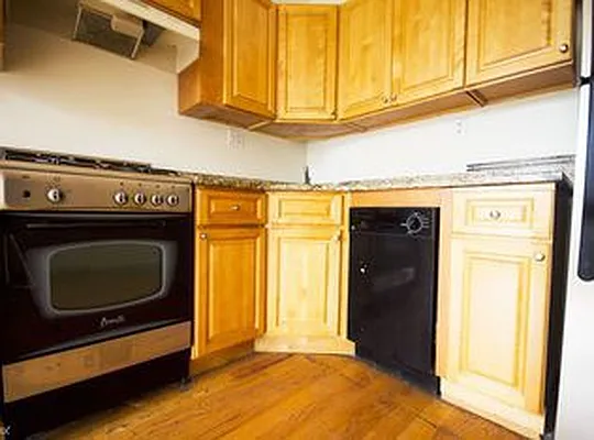 Rented by Warren T Real Estate Corp. | media 2