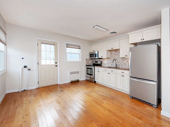 5th image of 2462 Cedar St