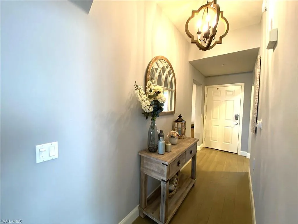 2 bed, 2.0 bath, 1373 sqft, $5,500 — Photo 3