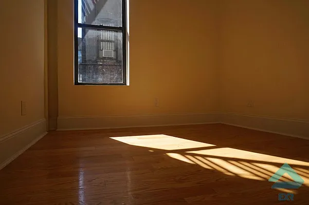 Rented by EXR | media 20