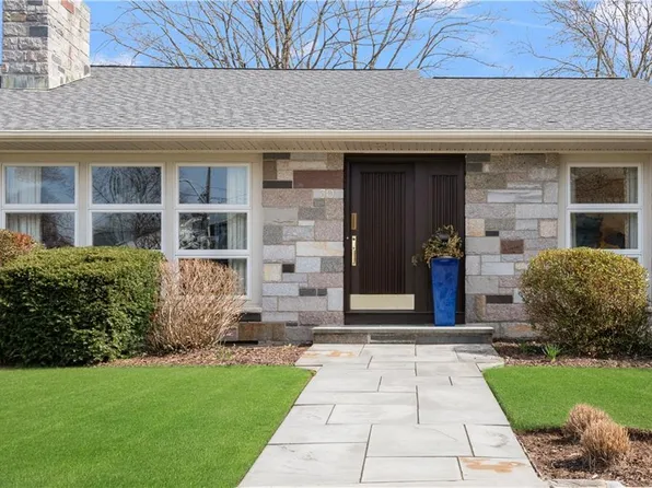 30 Brookway Rd, Providence, RI 02906