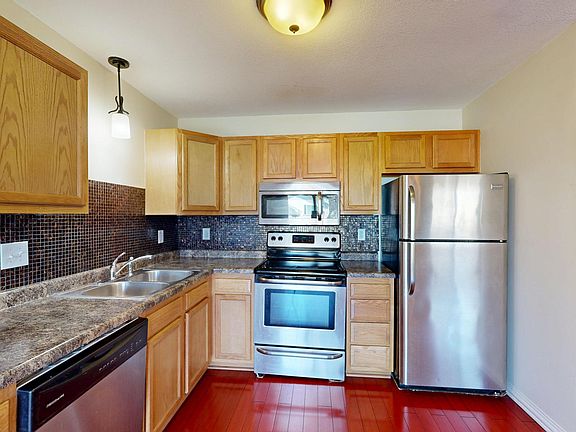 4th image of 2477 Woodbridge St
