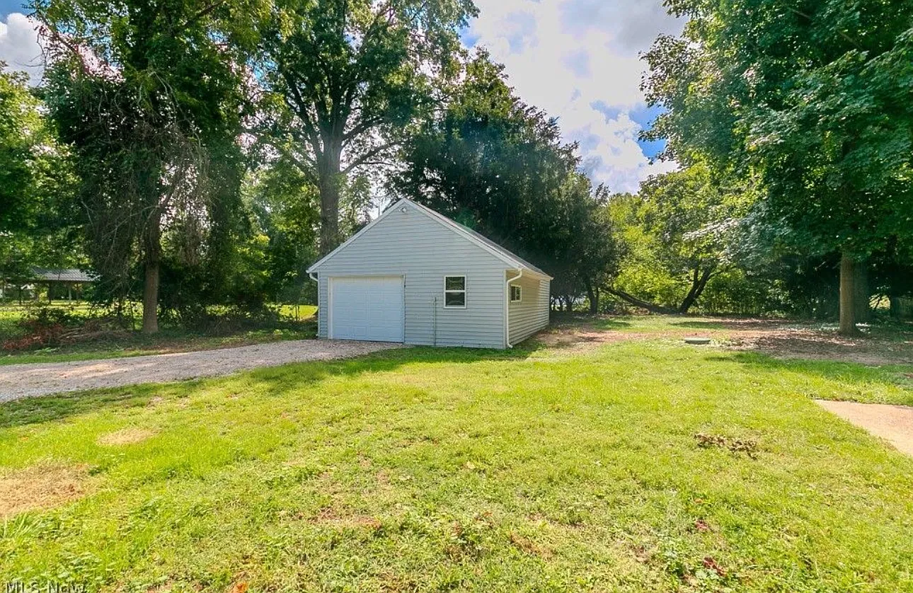 2 bed, 1150 sqft, $1,300 — Photo 3