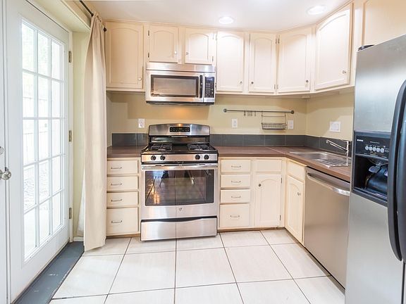 3rd image of 109 Pulliam St