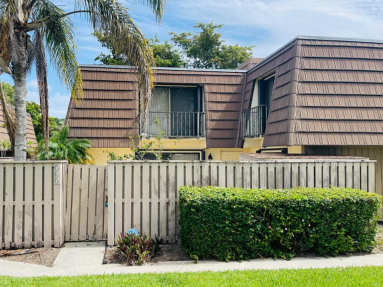 713 7th Ct — Photo 2