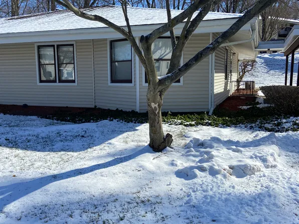 25B Oxford Ct, Yorktown Heights, NY 10598