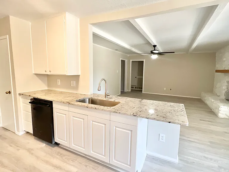 1325 Florentine Dr — Photo 3