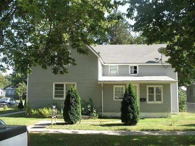 1st image of 903 W 12th St
