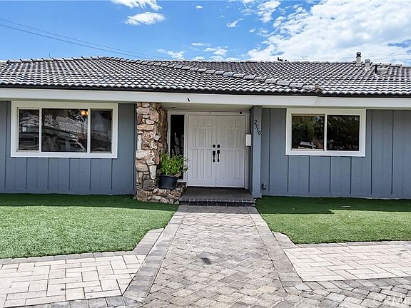 2nd image of 2550 W Rowland Ave