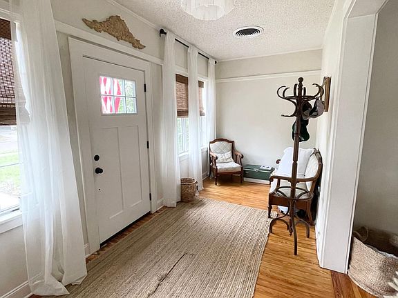 4th image of 533 W Park St