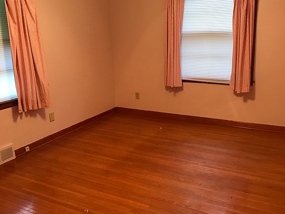 5th image of 808 S Sterling St
