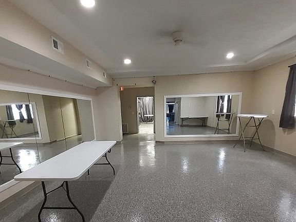 2nd image of 320 Kansas Ave