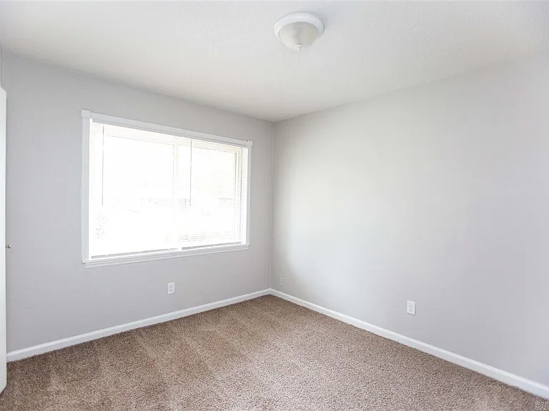 6724 Carolina Dr — Photo 9