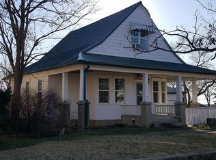 1202 5th St, Fairbury, NE 68352