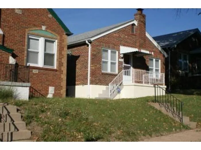 4531 Tholozan Ave photo 1