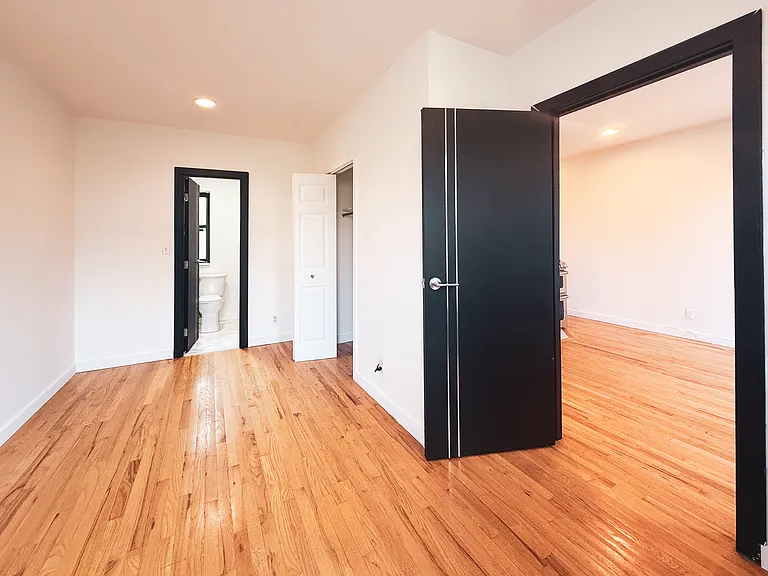 226 E 14th St #4R — Photo 5
