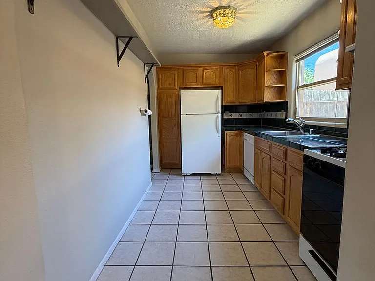 726 W Manhattan Ave #B — Photo 10