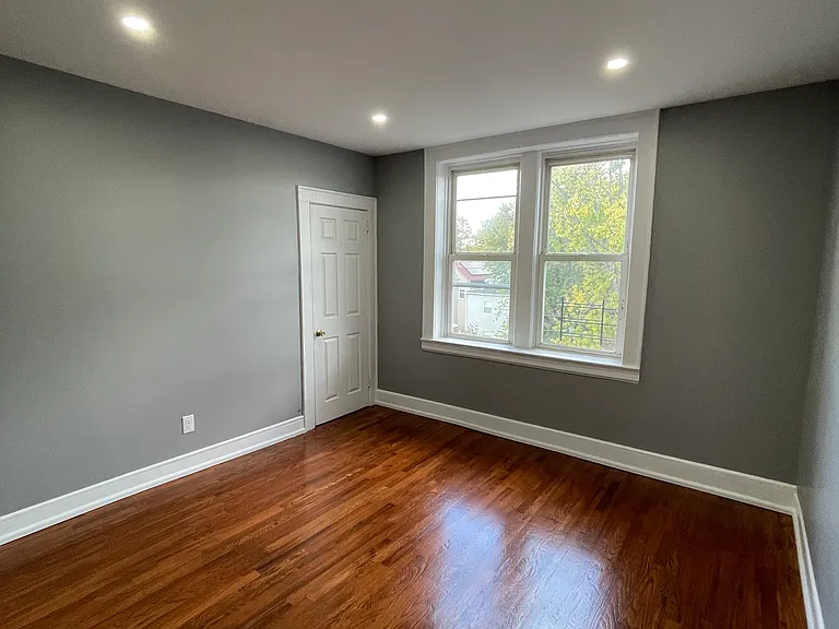 127-129 Grafton Ave #3 — Photo 7