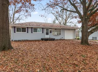 418 Standish Dr, Bloomington, IL 61704