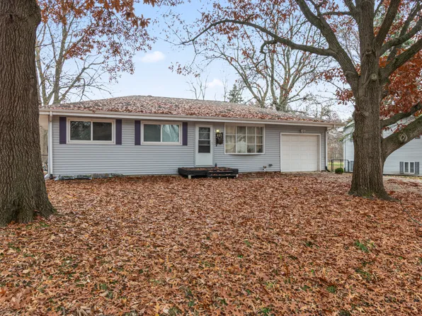 418 Standish Dr, Bloomington, IL 61704