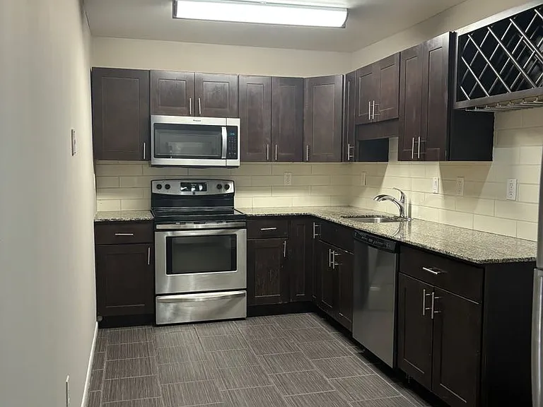 321 Monroe St — Photo 1