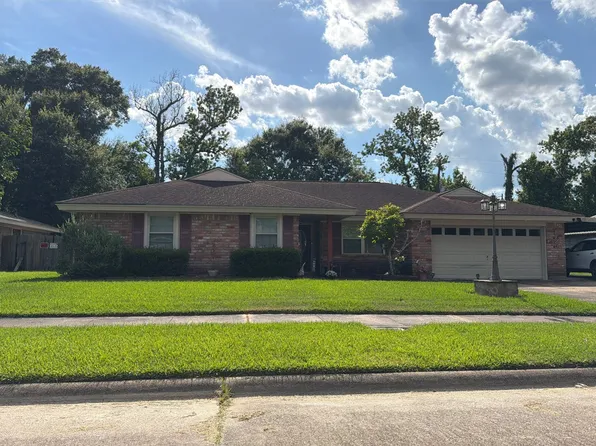 1725 King Arthur Ct, Orange, TX 77630