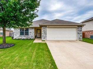 111 Thoroughbred Dr, Krum, TX 76249
